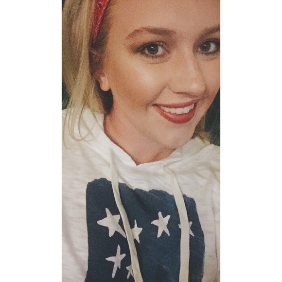 Meet your Posher, Leslie - Picture 1 of 1